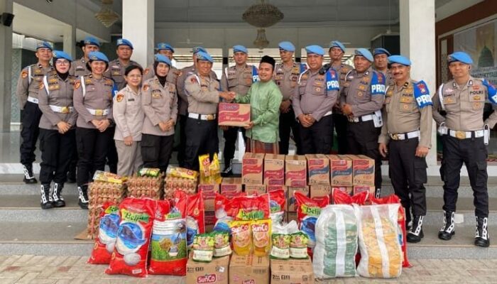Jum’at Berkah, Propam Polda Riau Tekankan Nilai Kepedulian Sosial di Pesantren