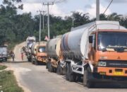 Hari ke-8 Blokade Jalan PT Ciliandra, Truk CPO Dihadang Warga Siabu Kampar