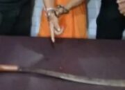 Pria Mengamuk Bawa Parang Ancam Tetangga di Kampung Pinang Sebatang Siak