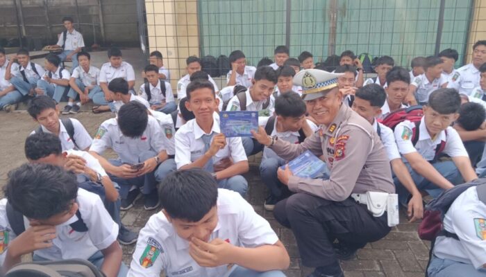 Police Goes To School, Ditlantas Polda Riau Ajak Pelajar Jadi Pelopor Keselamatan dan Green Policing