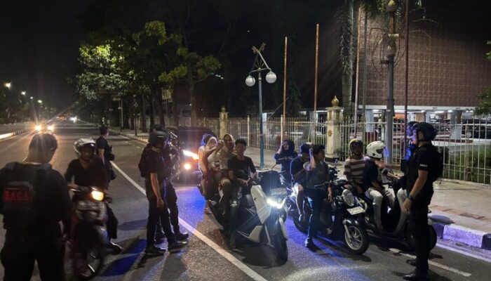 Tren Berfoto di Tengah Jalan, Katim Raga Polresta Pekanbaru: Berbahaya!