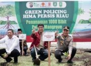 Kapolda Riau dan Hima Persis Tanam Mangrove di Bengkalis