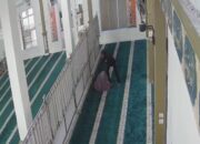 Aksi Pencurian di Masjid Terekam CCTV, Tas Jemaah Digondol Maling