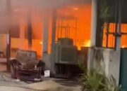 Kebakaran Hebat Ratakan Lima Rumah Petak di Marpoyan Damai