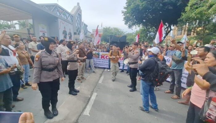 Polresta Pekanbaru Kerahkan 1.321 Personel Amankan Aksi Ribuan Massa di Kejati Riau