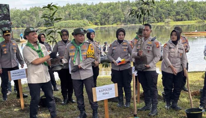 24 Ribu Pohon Ditanam dalam Enam Hari, Kapolda Riau Dorong Gerakan Hijau